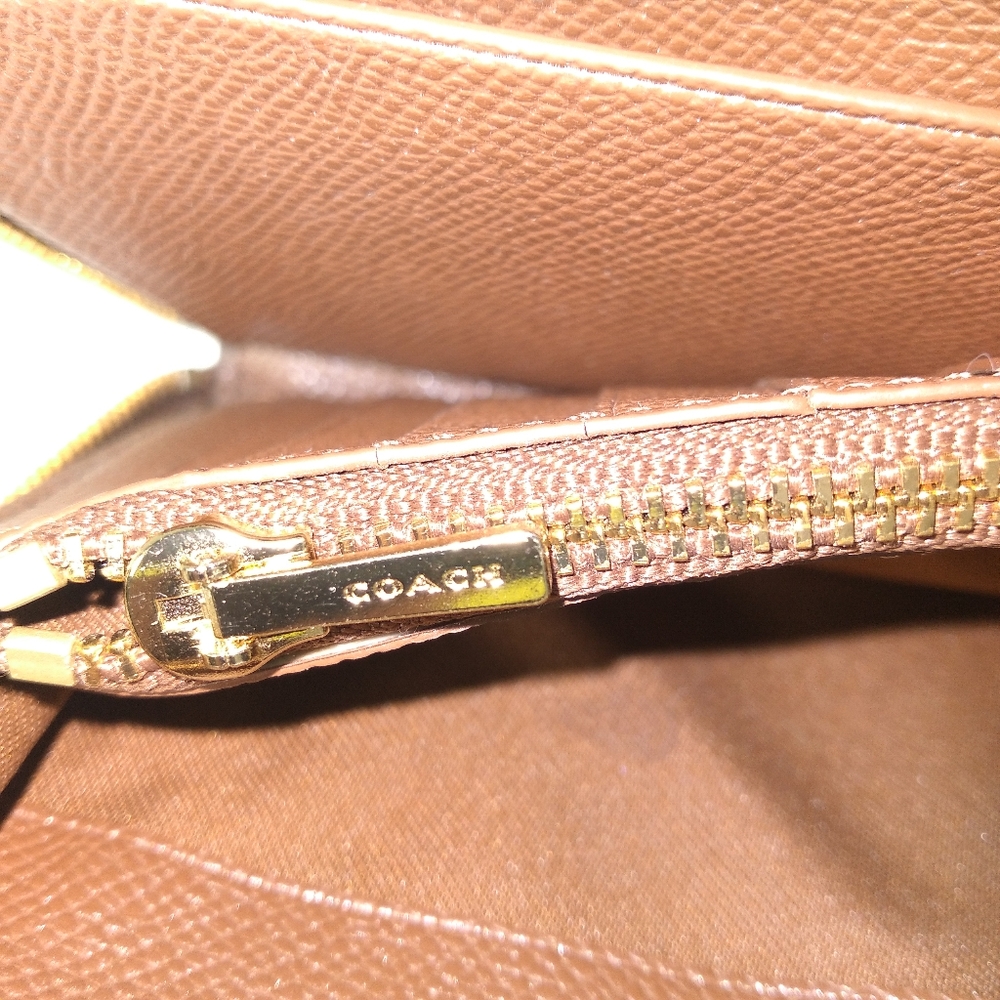 Authentic Coach Brown Zip Around Wristlet Wallet - Picture 4 of 8
